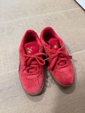 Puma Boys Red Suede Low-Top Sneakers with Gold Logo